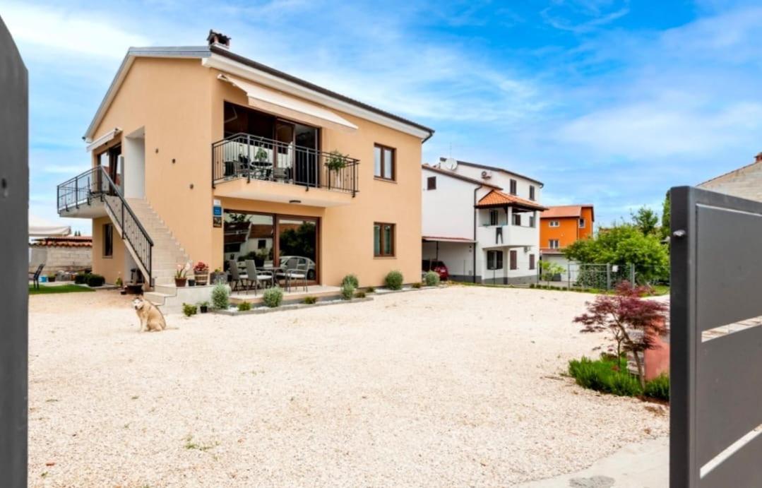Apartament Lorena *