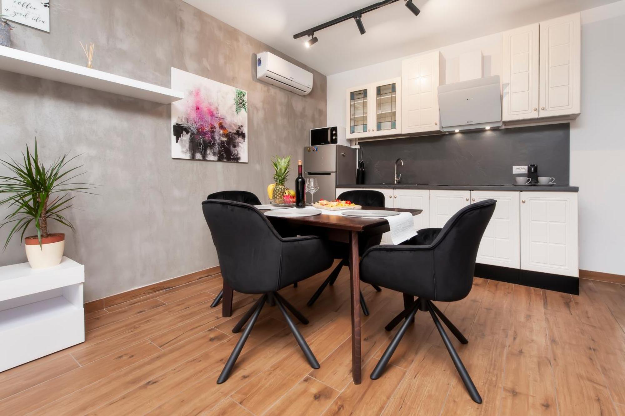 Lorena Apartment *